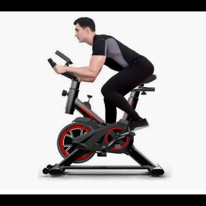 D48-Bicicleta estática indoor, volante 10 kg, ajustável, max 150 kg