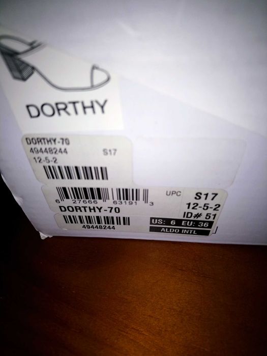 Socas brancas em pele da Aldo