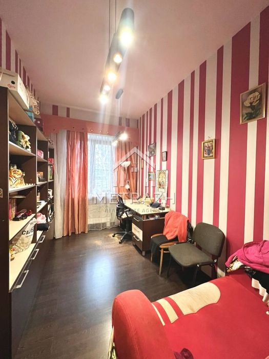 Продам будинок на Холодній горі з ремонтом ,198м2