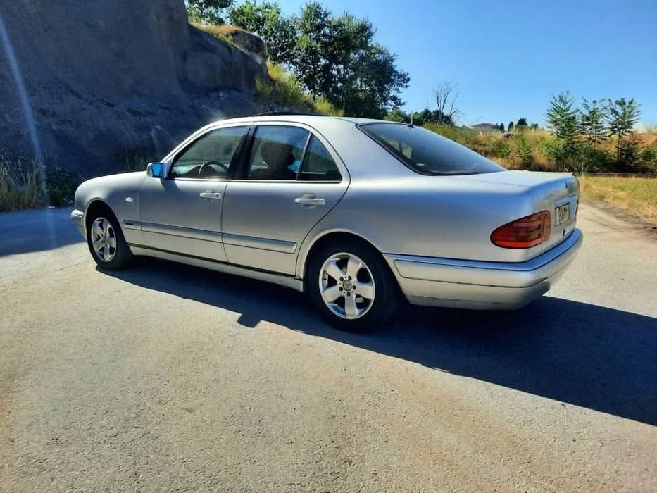 Mercedes-Benz E220