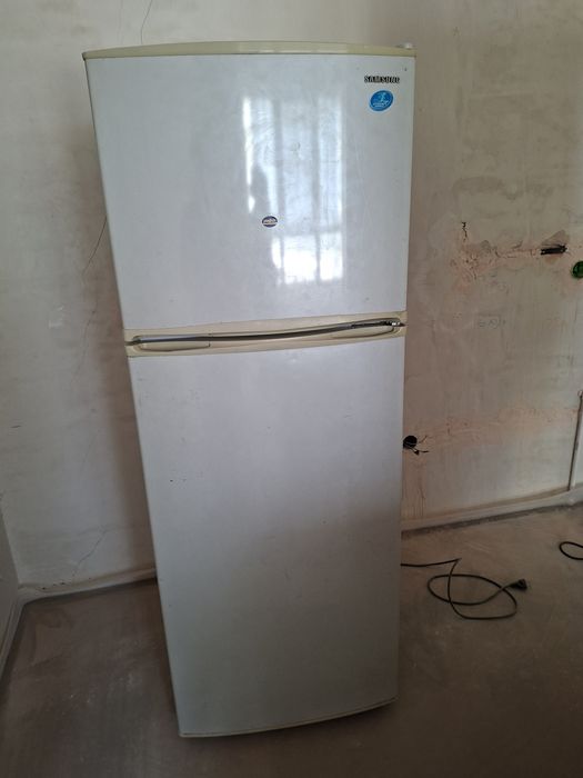 Віддам безкоштовно холодильник