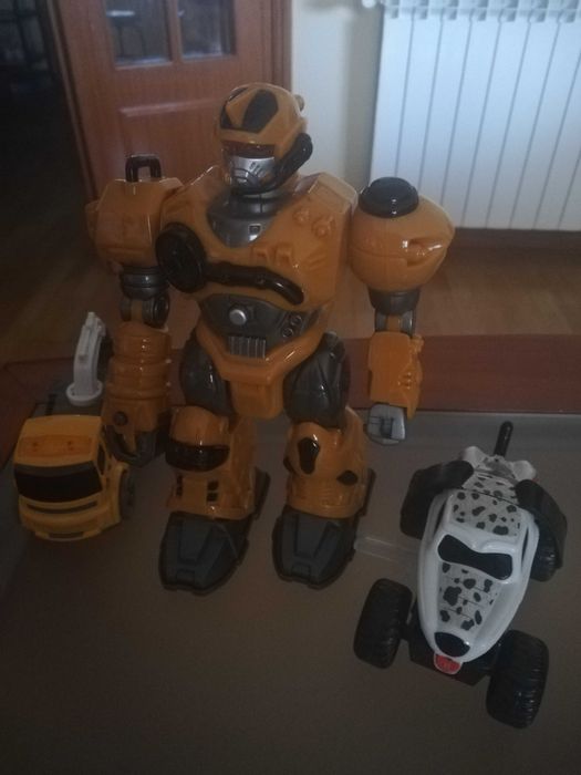 Boneco Robot e carros