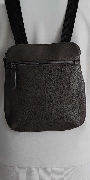 Nowa brązowa listonoszka Mango – elegancki model