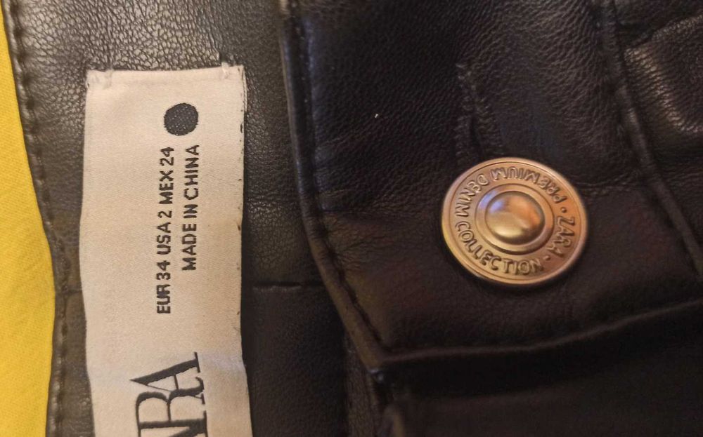 Брюки экокожа Zara.