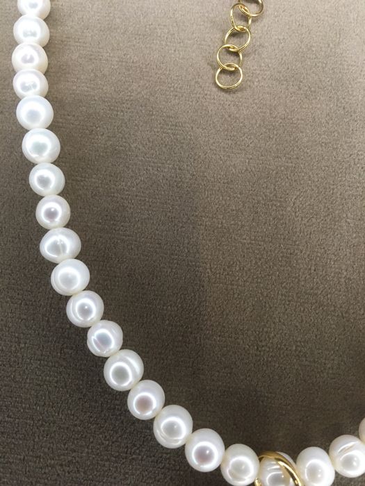 Colar de perolas barrocas com coração de filigrana em prata dourada