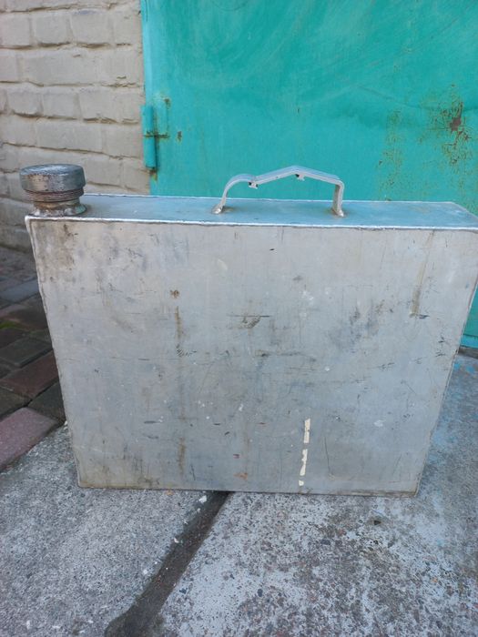 Канистра под бензин алюминиевая, б/у