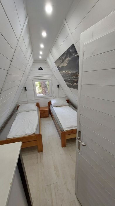 Wolne terminy od 24.08 Domek nad jeziorem Kamionki. Toruń. 7 łóżek , klimatyzacja