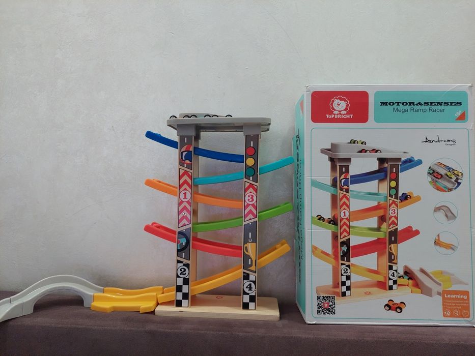 Трек деревяний  парковка