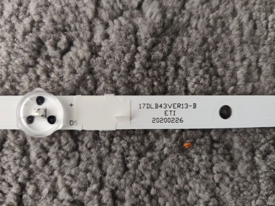 Hyundai 43" p/ Peças (Ecrã Partido) + Kit Réguas LED Extra
