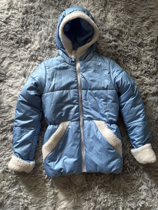 Теплая демисезонная куртка на девочку 6-7 лет