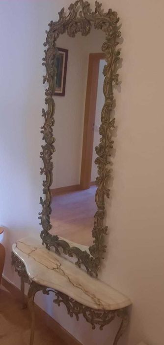 Consola Clássica com Espelho e Tampo em Mármore | Peça Decorativa Elegante