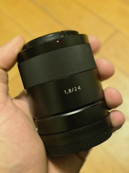 Об'єктив sony e  24mm 1.8