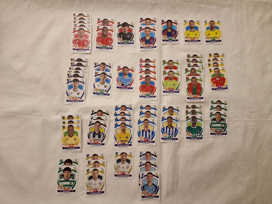 Vendo cromos da liga BWIN 22-23. 0,20 cêntimos por cromo.