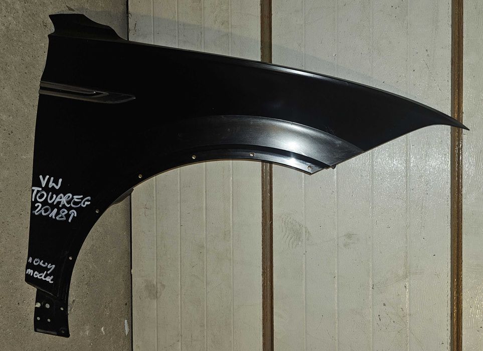 Volkswagen VW Touareg błotnik przód przedni prawy od 2018r. nowy model
