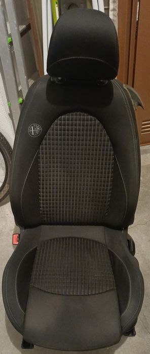 Banco Alfa Romeo Mito frente