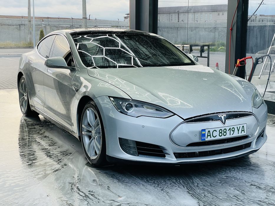 Tesla Model S 2016’ Dual motor