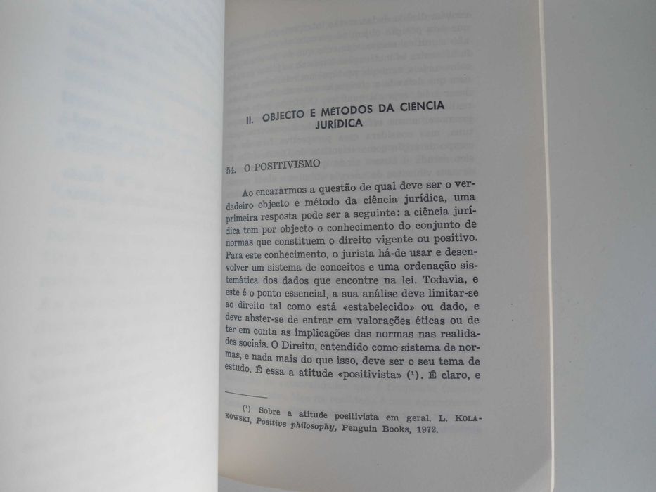 Introdução ao direito por Angel Latorre