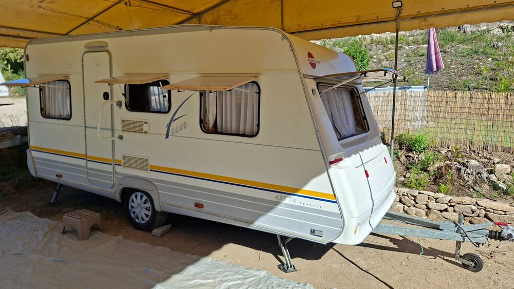 Caravana Burstner com documentos