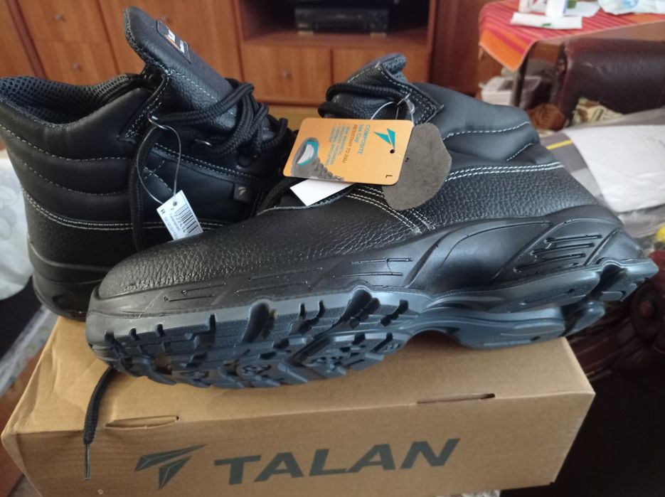 Продам нові робочі черевики