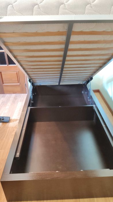 Cama com colchão Colunex ( duas ) como novas