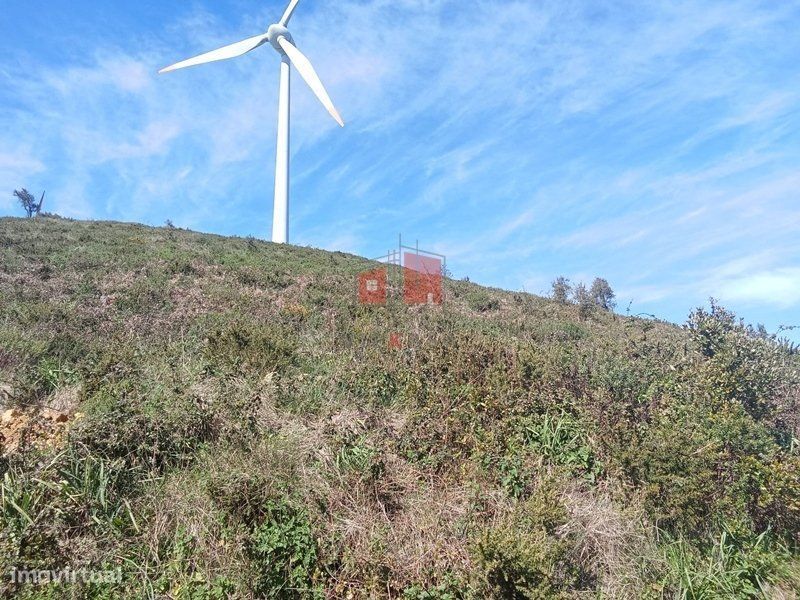 Terreno rustico com 10687m2 denominado por "cabeço de Montemuro" — Venda Do Pinheiro E Santo Estêvão Das Galés, Lisboa