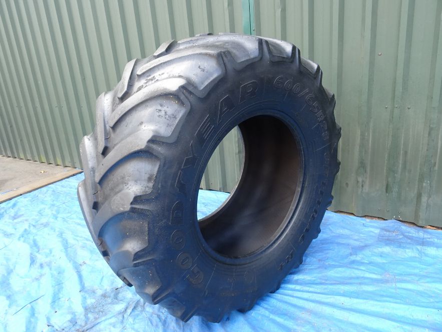 Opona Goodyear Optitrac R + 600/65 R - 28