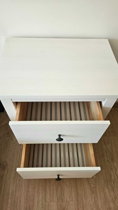 2 mesas de cabeceira IKEA