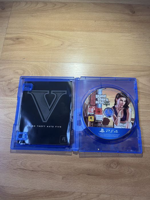 PS4 Slim 500GB + 2 Comandos Originais + Doca + Jogos
