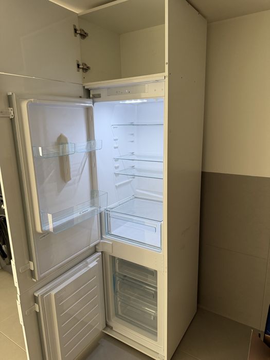 Frigorífico Combinado de Encastre Candy CBL3518F – 264L – Pouco Uso