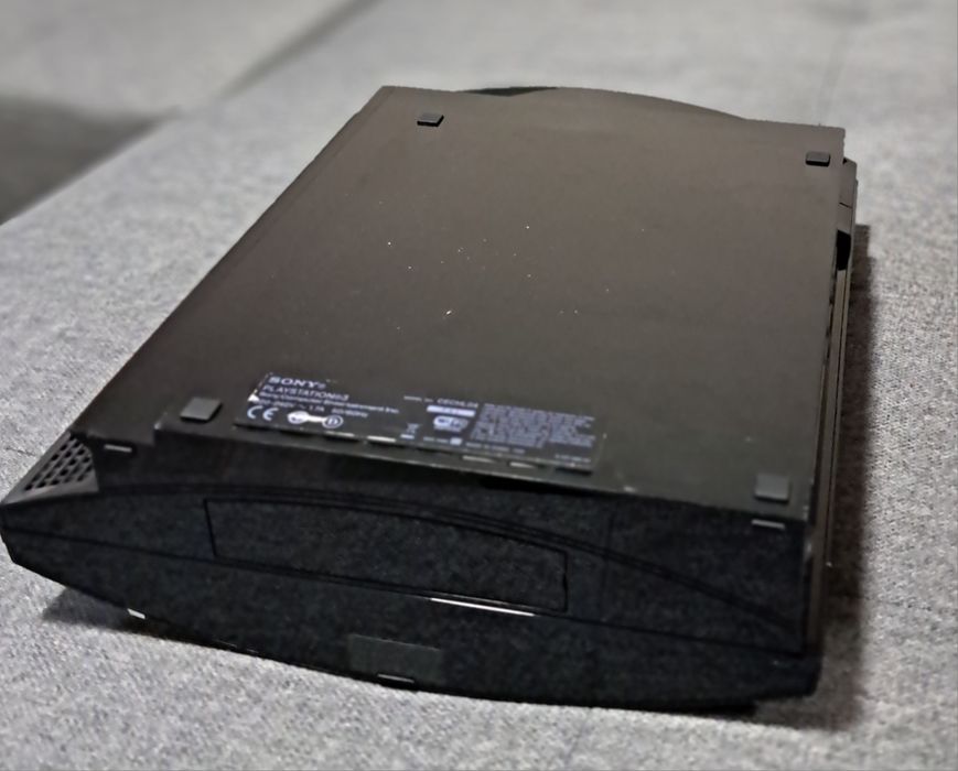 PS3 Fat lacrada com 31 dias de uso