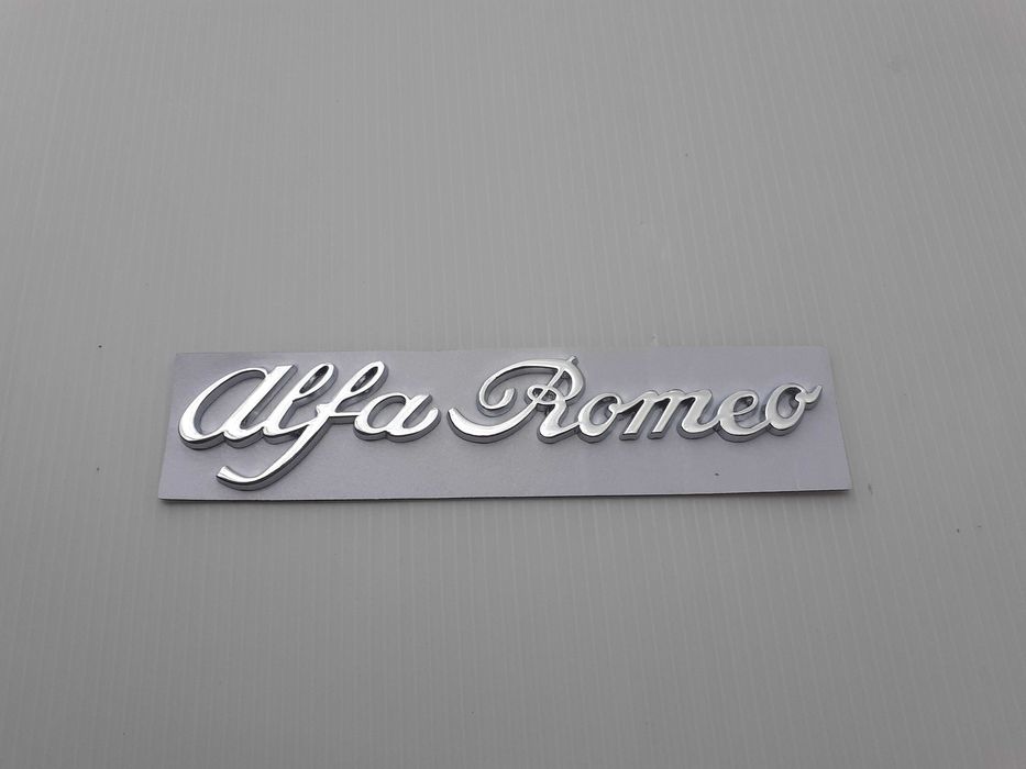 Emblemas Alfa Romeo Trevos Quadrifoglio Verde e centros de jante