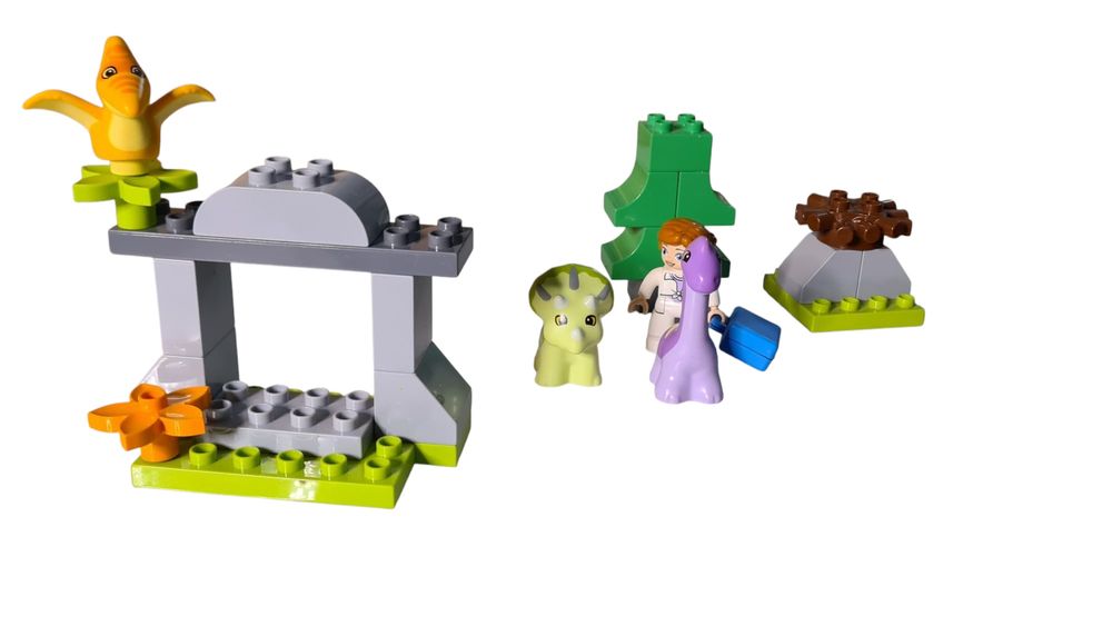 Zestaw LEGO Duplo – Dinozaury z figurką lekarza
