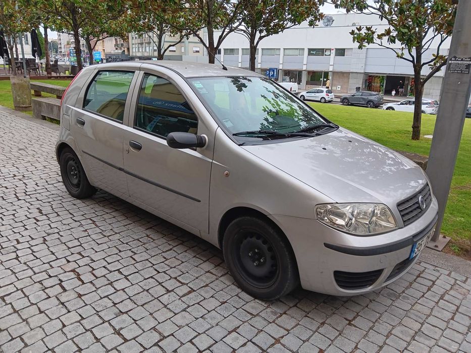 Fiat punto 2003 excelente estado, tudo funcionando, documentos em meu nome.