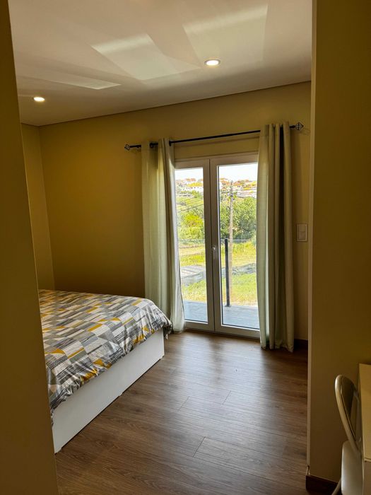 Quarto com Varanda T3– Loures (Bairro da Vitória) - Perto Hospital Beatriz Ângelo