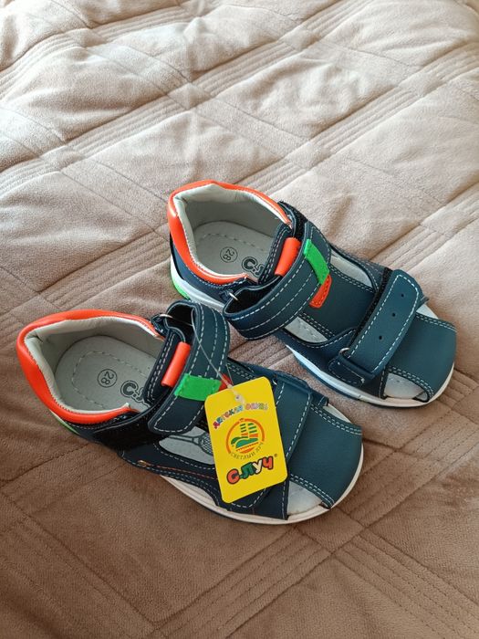 Нові дитячі босоніжки