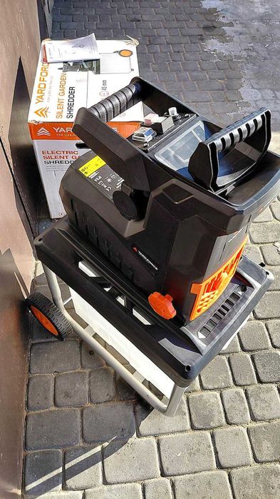 Фрезерний подрібнювач 2.8кВ шредер Yardforce 45см 60л Німеччина