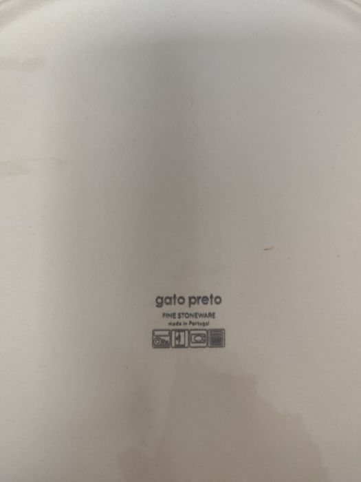 Vendo conjunto 18 pratos Gato Preto