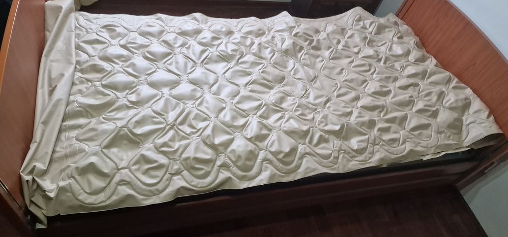 Cama articulada em excelente estado