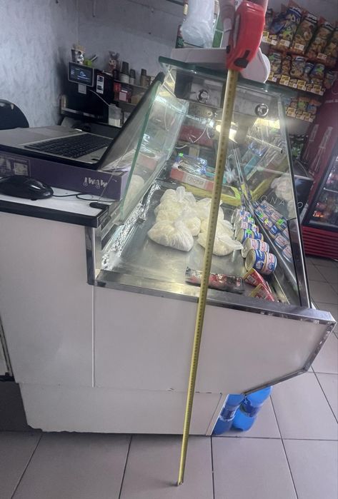 Продаются холодильная  витрина Gold б/у ( гастрономические)