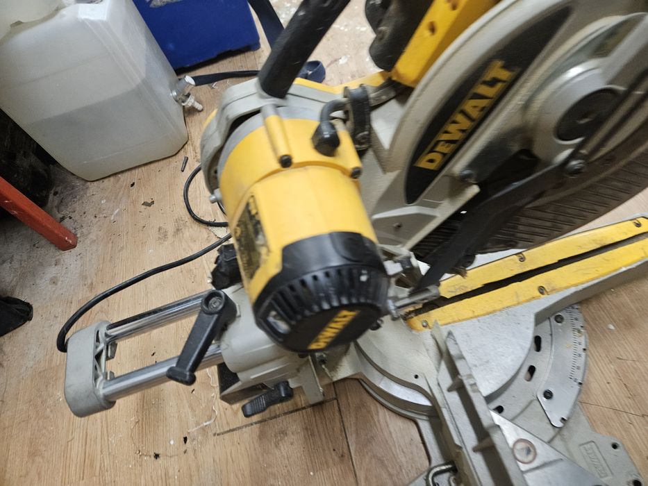 DEWALT DW717XPS pilarka ukosowa 250mm XPS 110v