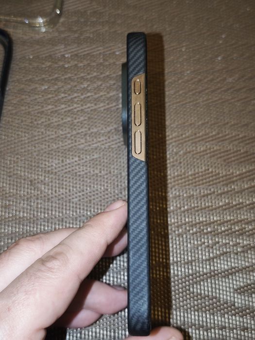 Чехол в коробке на iPhone 16 pro max carbon ultra slim black 600d,1500