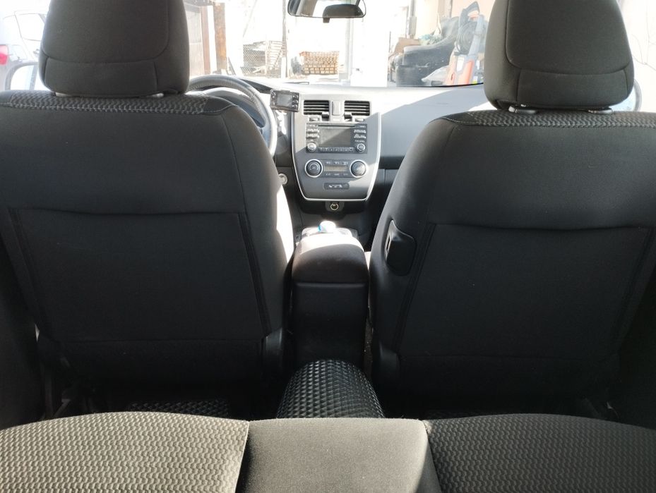Продам Nissan Leaf.