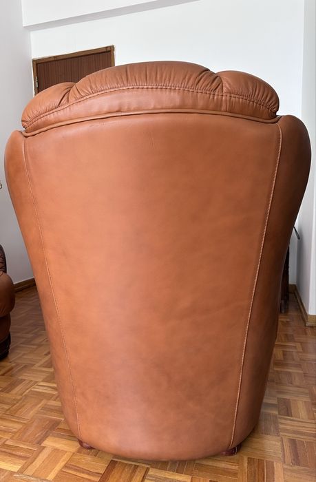 Sofá vintage em pele e duas poltronas - pele castanha