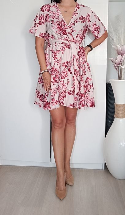 Nowa urocza sukienka M