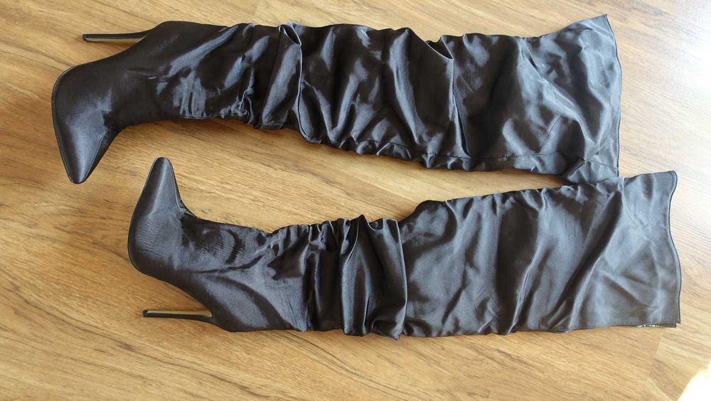 Missguided, czarne satynowe wsuwane wysokie kozaki za kolano r.36