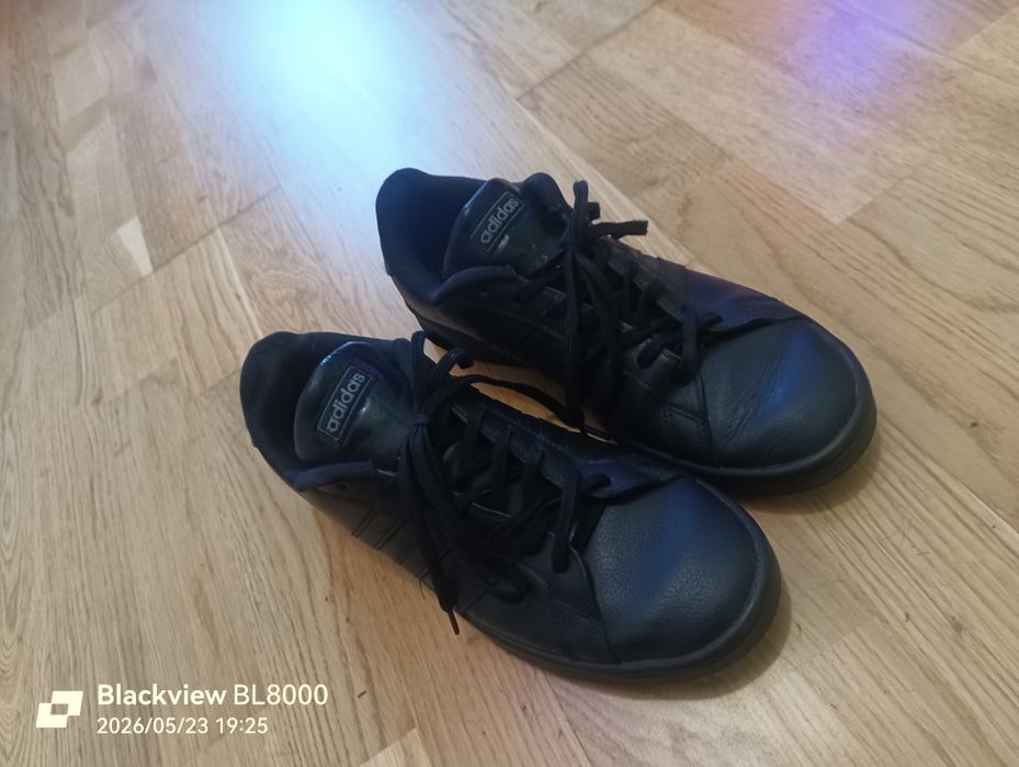 Кросівки шкіряні adidas БУ