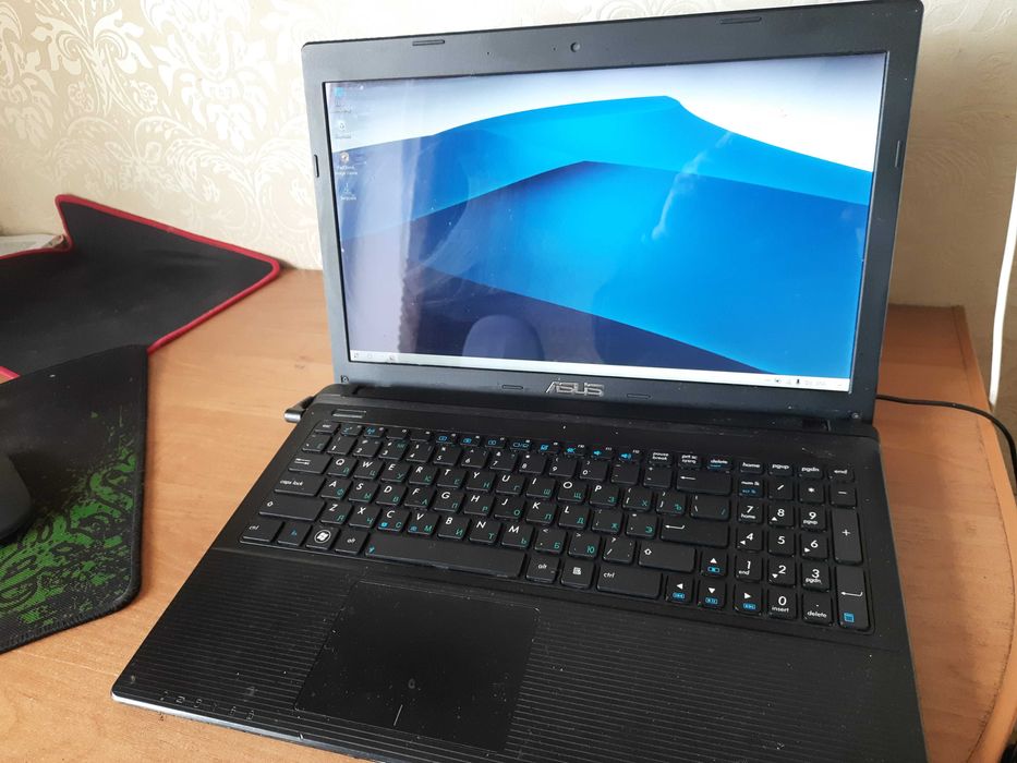 ноутбук 15,6", функциональный и быстрый