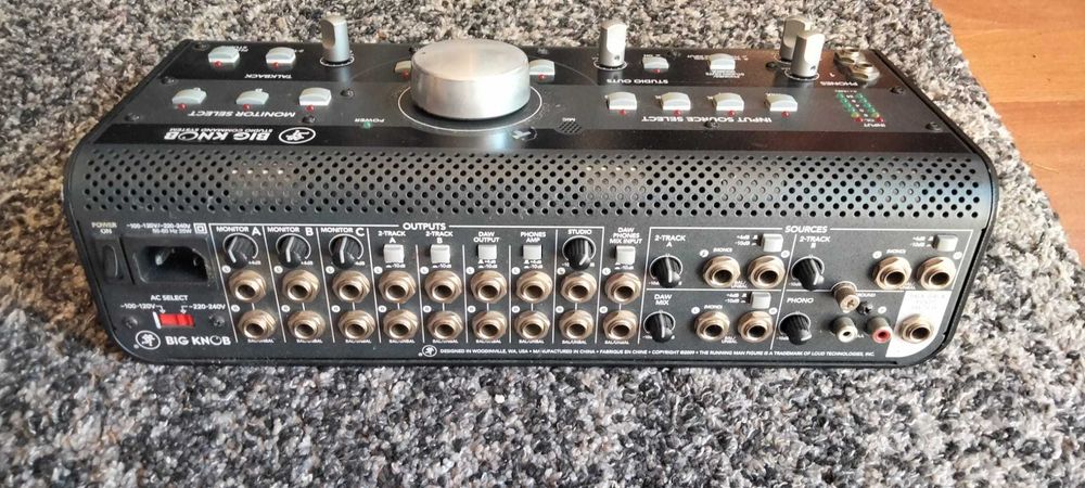 Mackie big knob studio monitor system