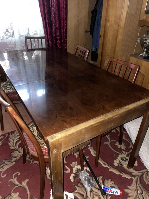 Стіл в гарному стані