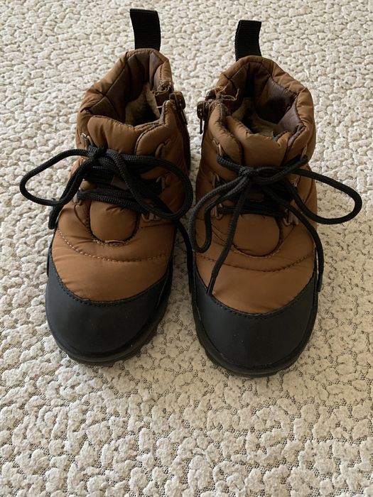 Дитячі черевички Zara.